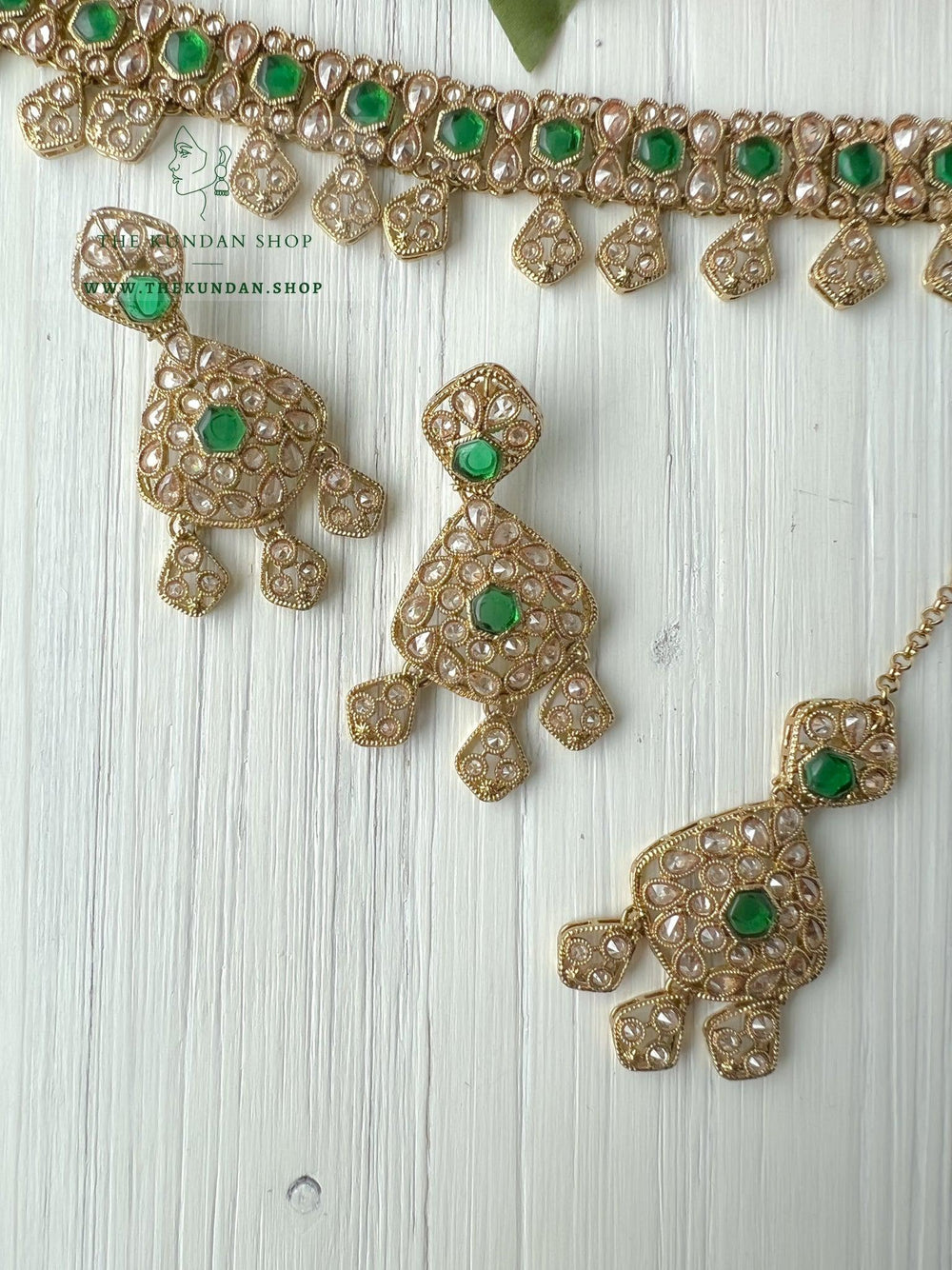 Curious in Green Necklace Sets THE KUNDAN SHOP 