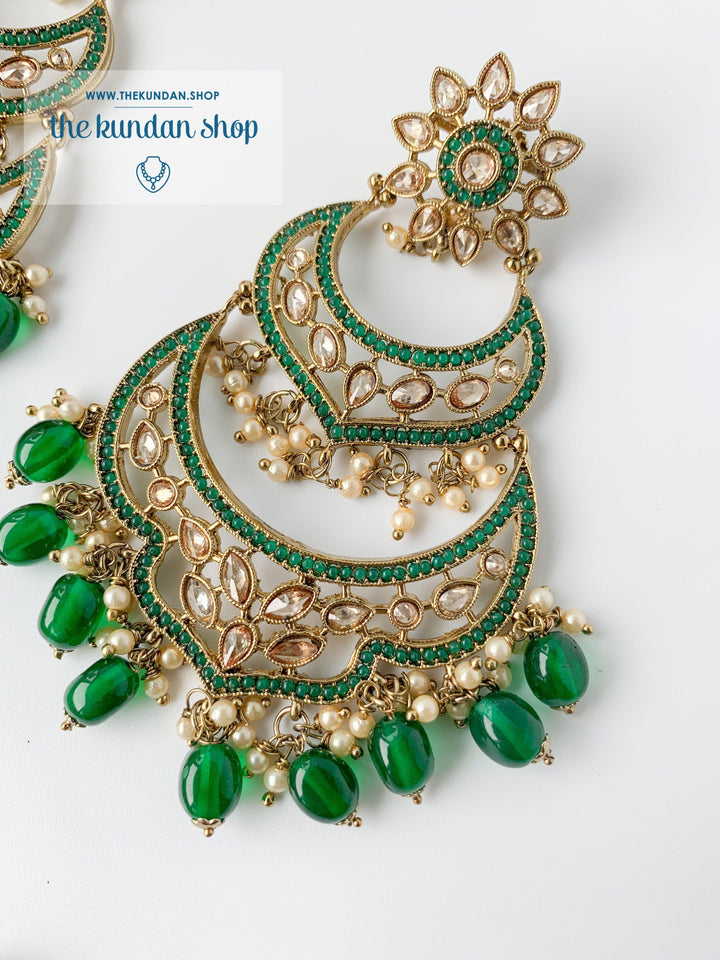 A Princess Polki in Green Earrings + Tikka THE KUNDAN SHOP 