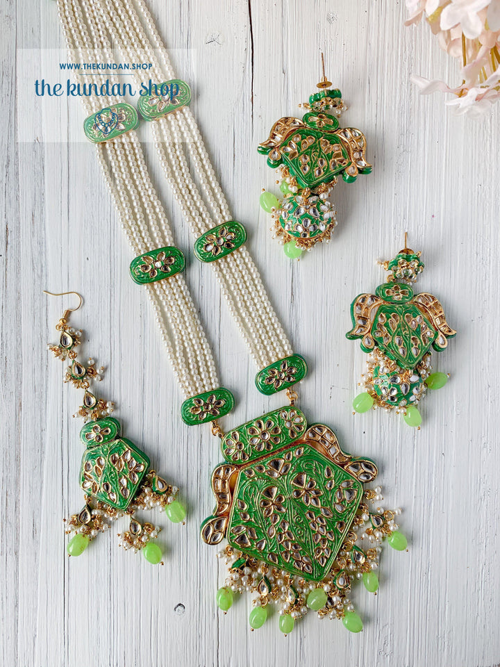 A Sovereign's Pendant in Green Necklace Sets THE KUNDAN SHOP 