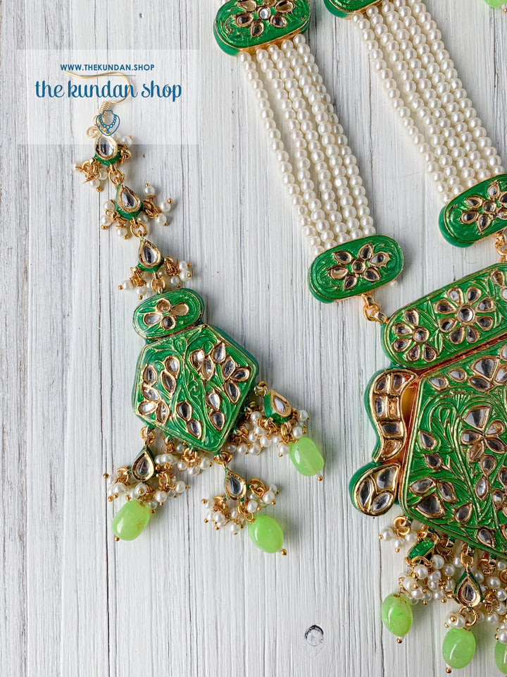 A Sovereign's Pendant in Green Necklace Sets THE KUNDAN SHOP 