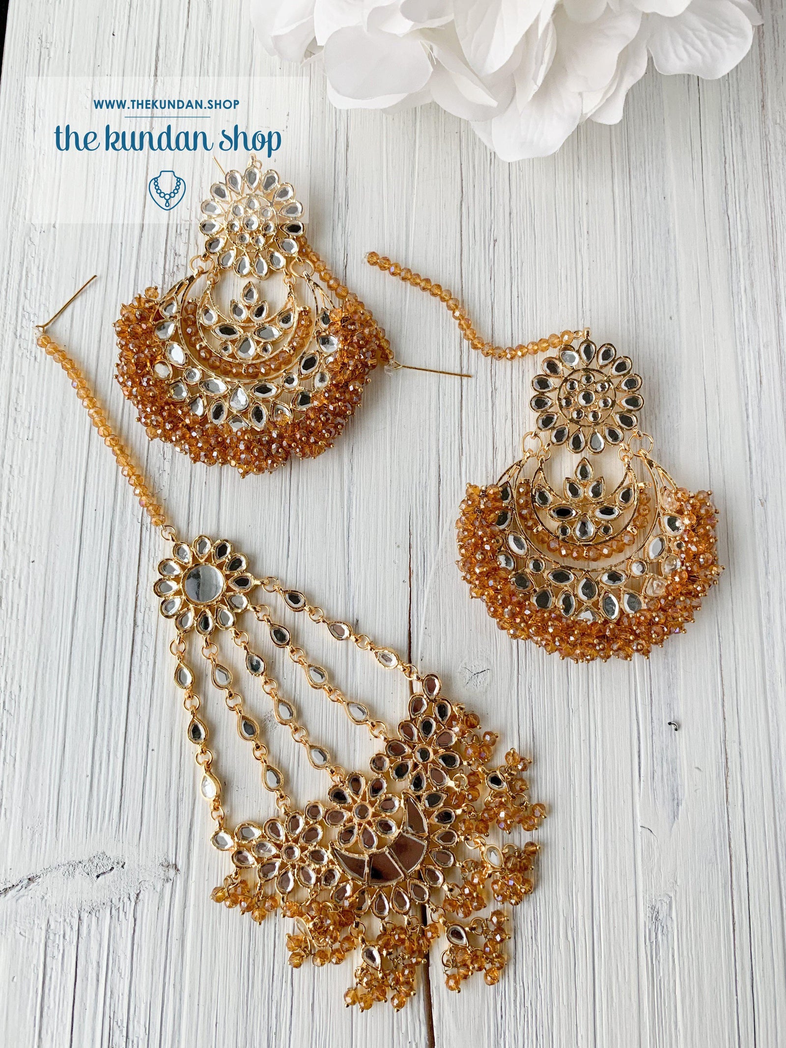 Glistening Mirror in Marmalade Earrings + Tikka THE KUNDAN SHOP 