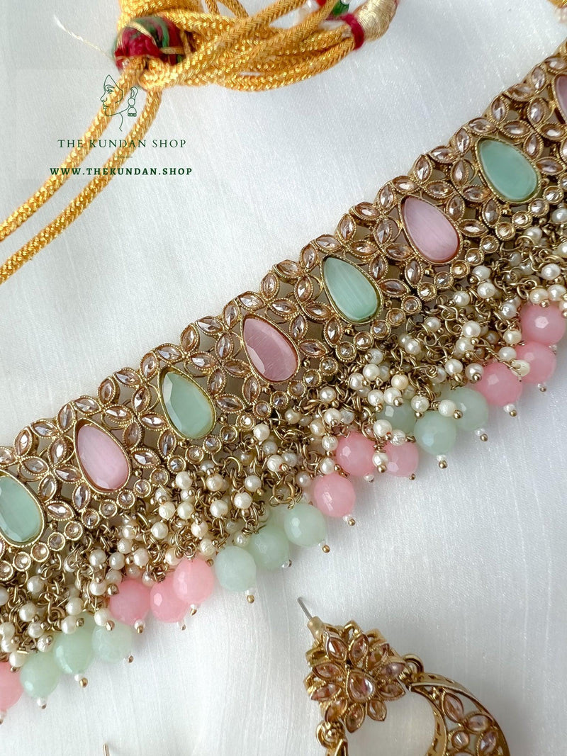 Oversight in Mint & Pink Necklace Sets THE KUNDAN SHOP 