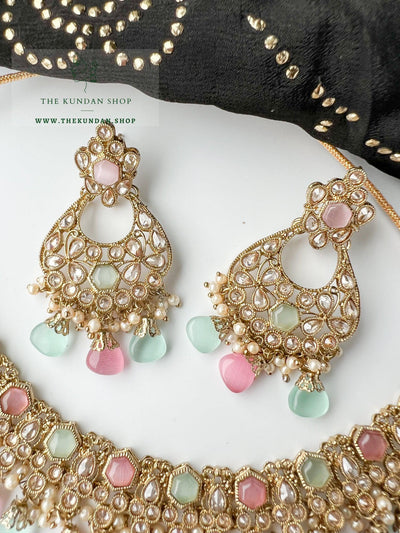 Headliner in Mint & Pink Necklace Sets THE KUNDAN SHOP 