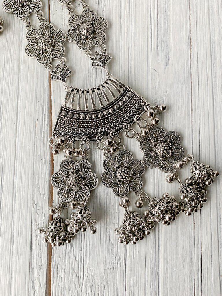 Daisy's in Silver Necklace Sets THE KUNDAN SHOP 