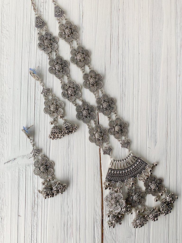 Daisy's in Silver Necklace Sets THE KUNDAN SHOP 