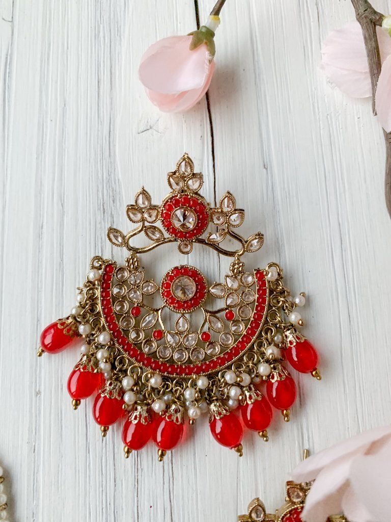 Dedication in Red Earrings + Tikka THE KUNDAN SHOP 