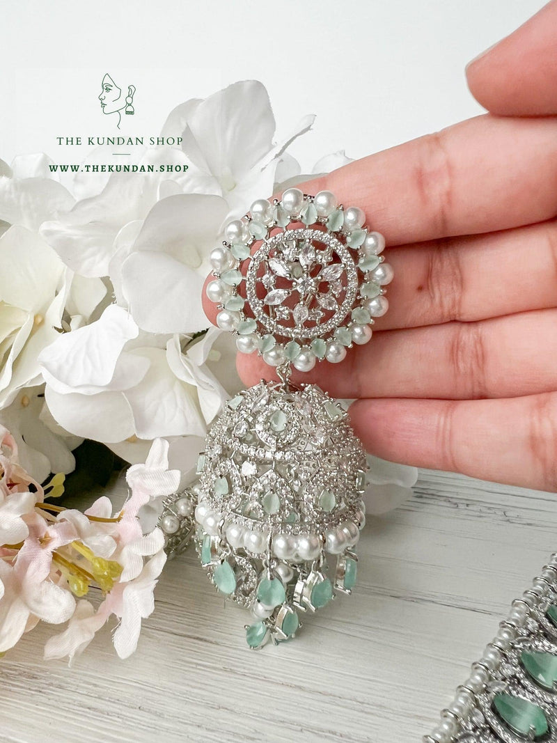 A Teardrop Stone in Silver & Mint Necklace Sets THE KUNDAN SHOP 