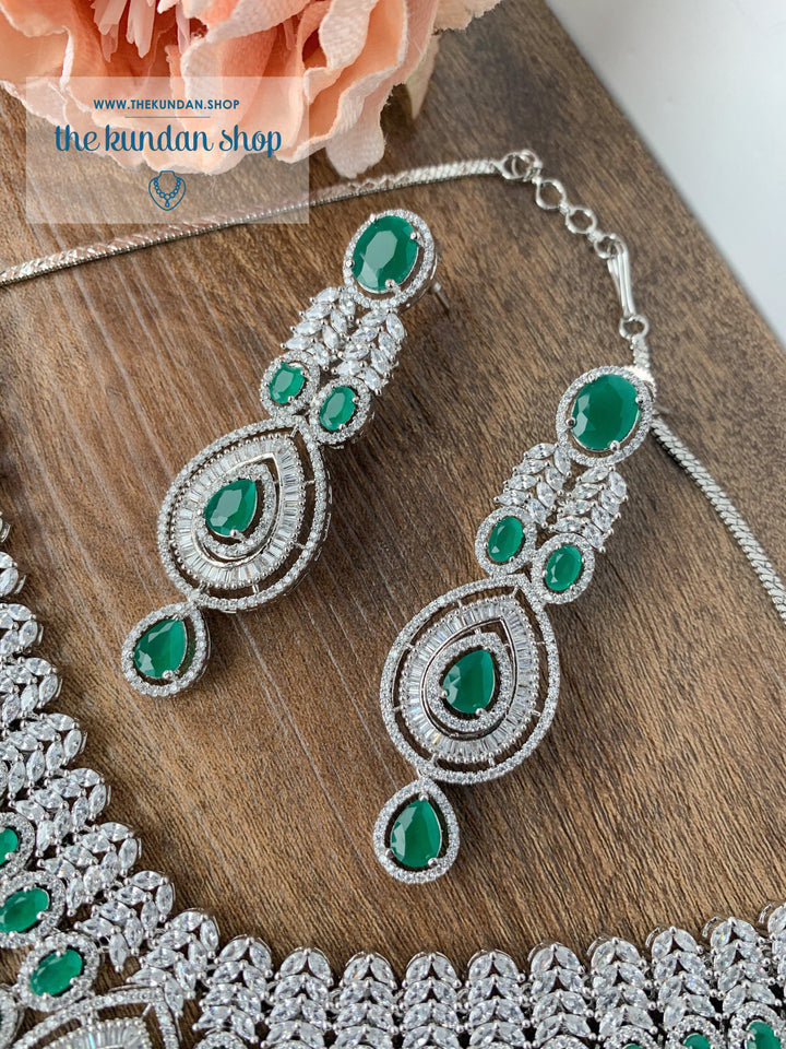 Veiled in Emerald Necklace Sets THE KUNDAN SHOP 