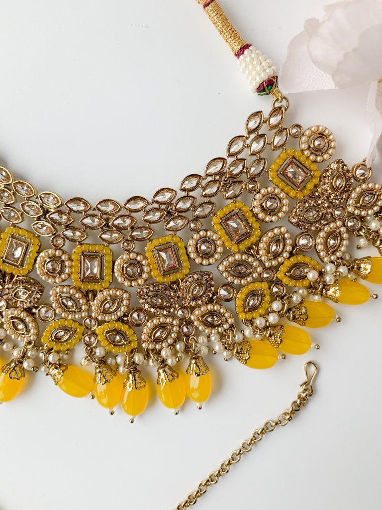 Monarch in Yellow Necklace Sets THE KUNDAN SHOP 