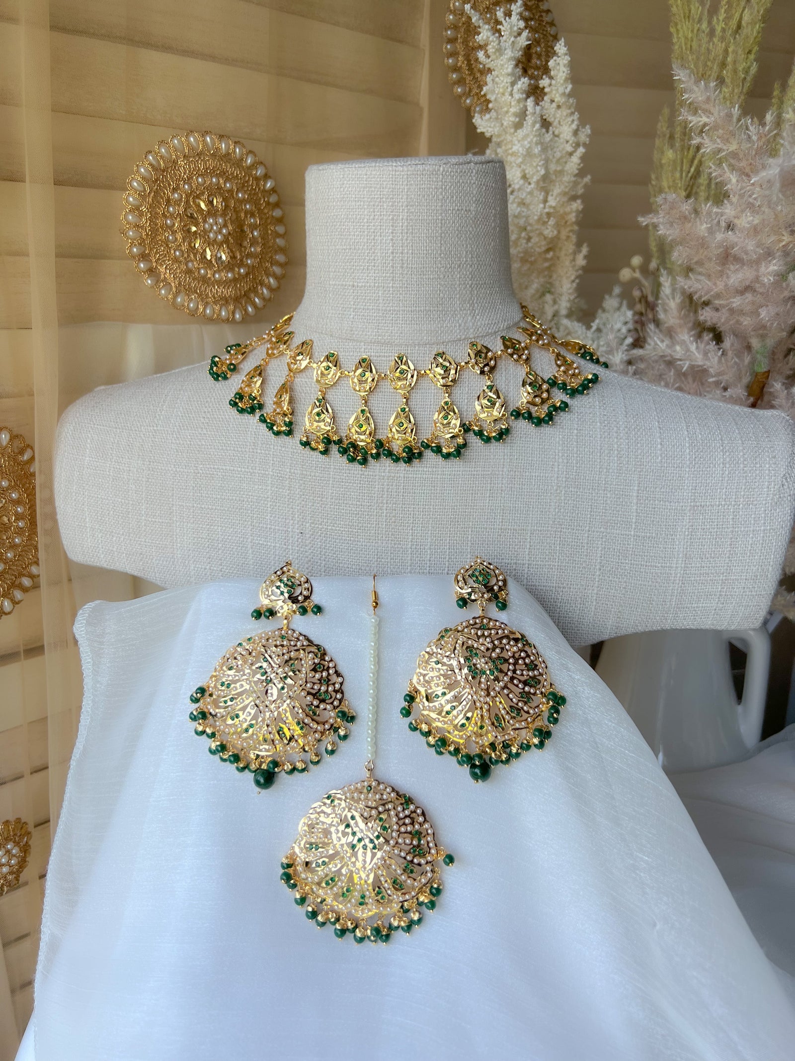 Smitten in Green Necklace Sets THE KUNDAN SHOP 